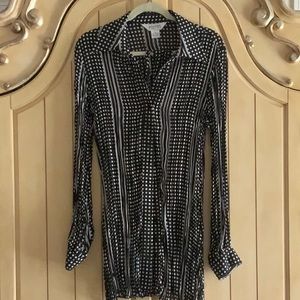 Beautiful lightweight pleated, polka dot top.